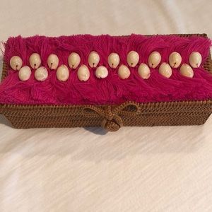 LIsi Lerch clutch NWOT